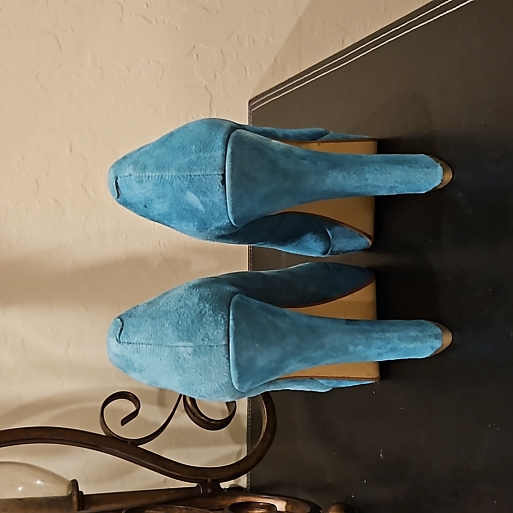 New Aqua Platform Pumps, Size 5.5 by CHINESE LAUNDRY - Picture 3 of 4